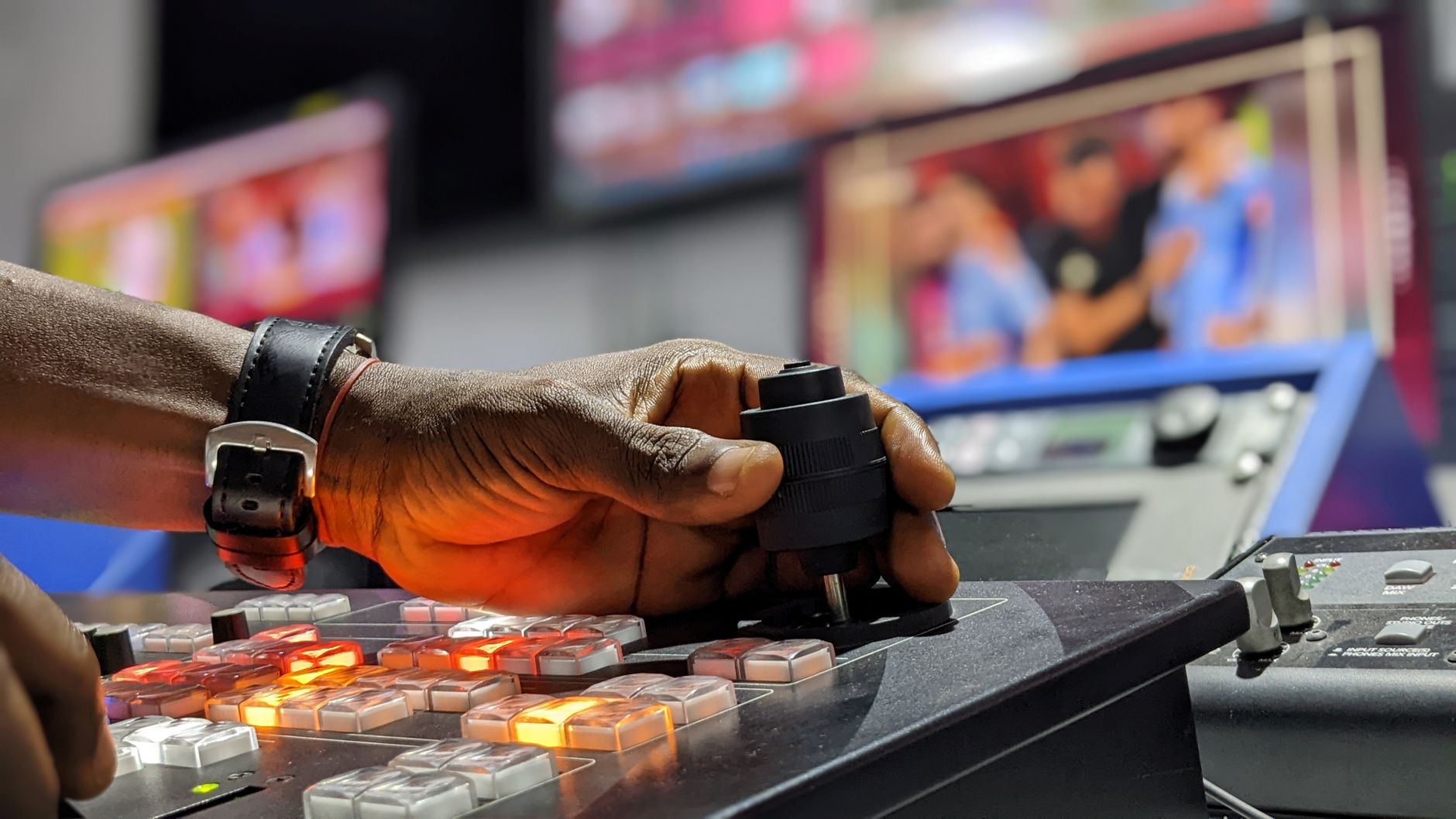 Pourquoi la régie M6 devient M6 Unlimited et ce que ça change pour la publicité — studio de publicité télévision M6