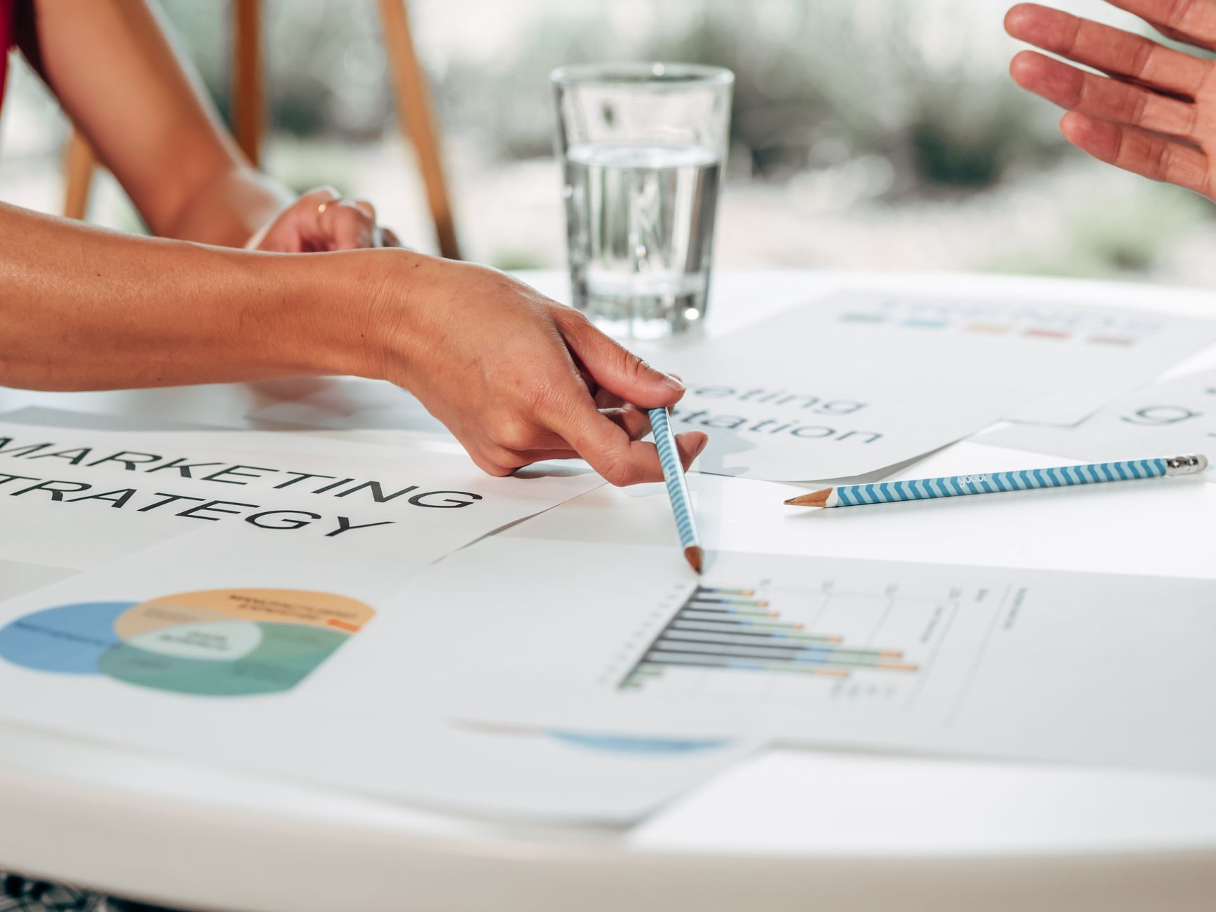 Marketing mix et 4P : remettre le Produit au centre sans s’enfermer dedans — réunion d'équipe stratégie marketing