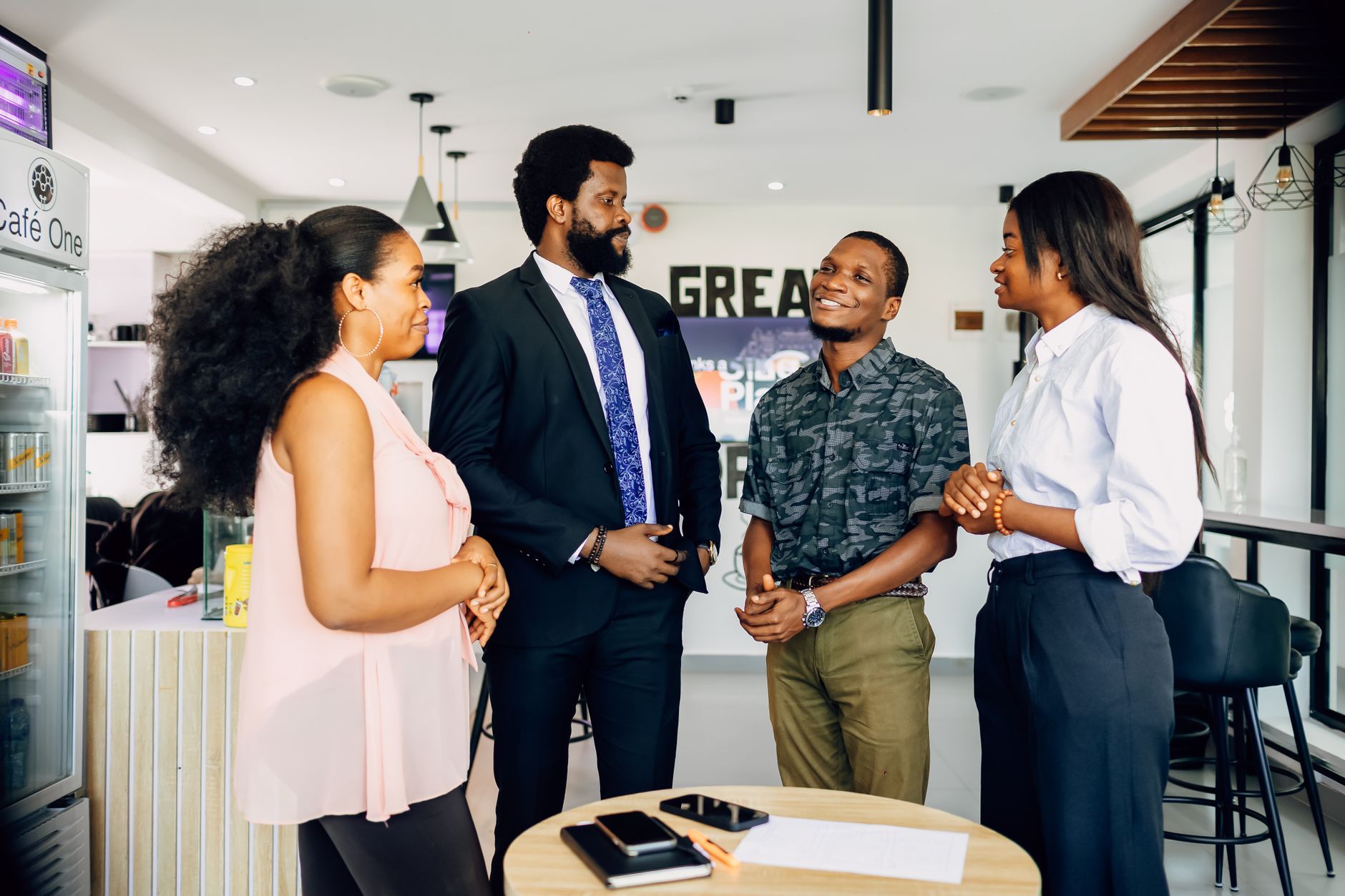 Marque employeur interne pourquoi elle — réunion d'équipe bureau collaboration